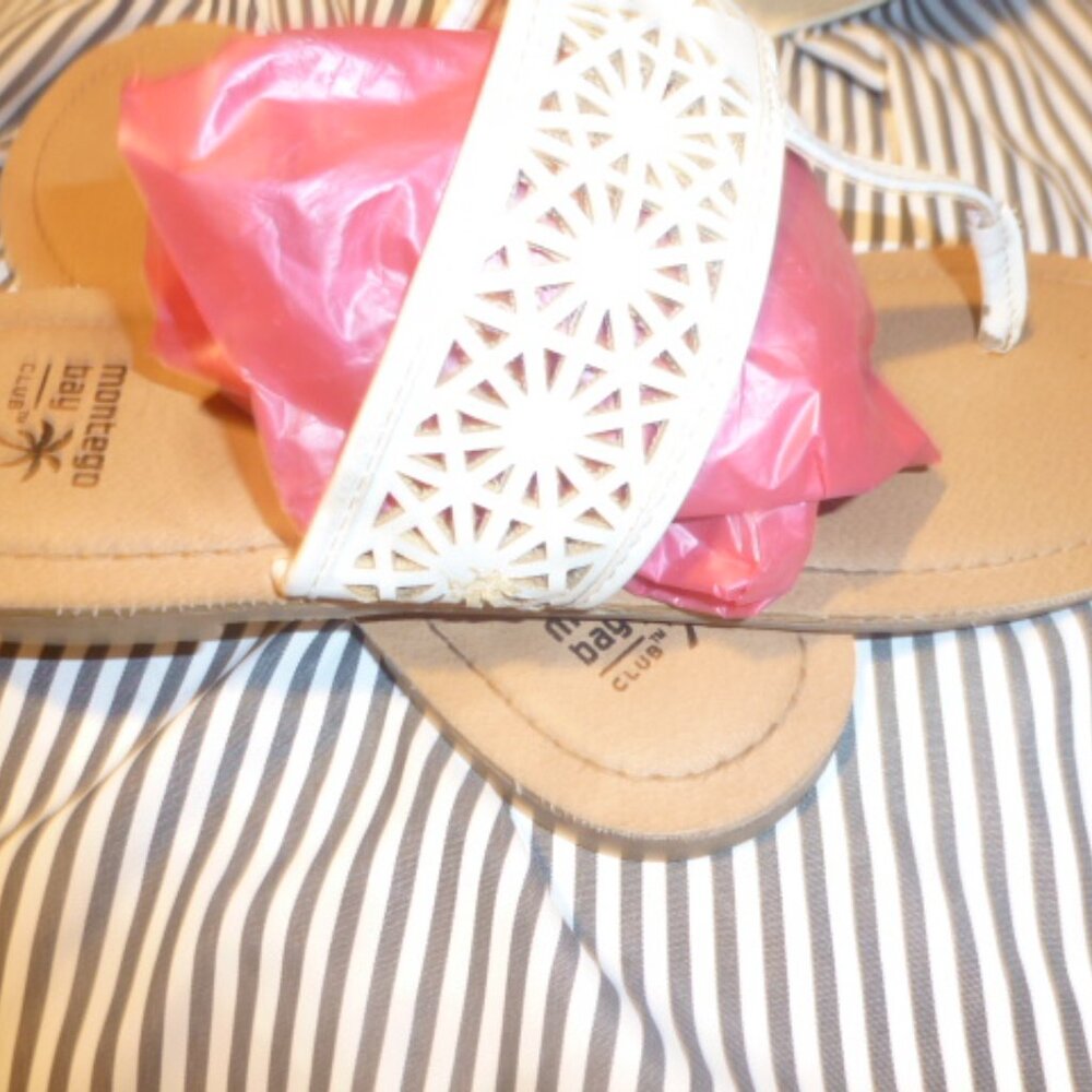 Montego Bay Club white faux leather sandals/ flip flops size 8 - Picture 5 of 12
